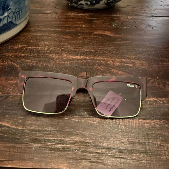 NWT Quay Australia Bad and Bookish Sunglasses - Picture 3 of 6
